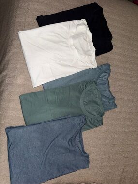 Lululemon 5 t-shirt bundle